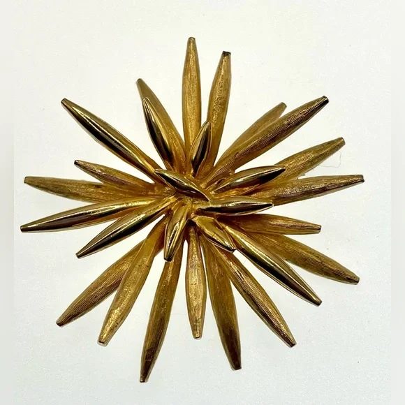 Vintage 50s Signed Boucher Gold Tone Textured Polished Starburst Brooch Pin MCM - Picture 11 of 11